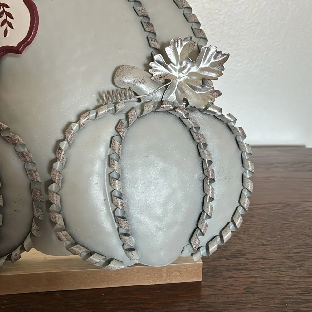 NWT- Silver Metal Pumpkins Trio Decoration w/ Hello Fall Sign on Wood Base 🍁